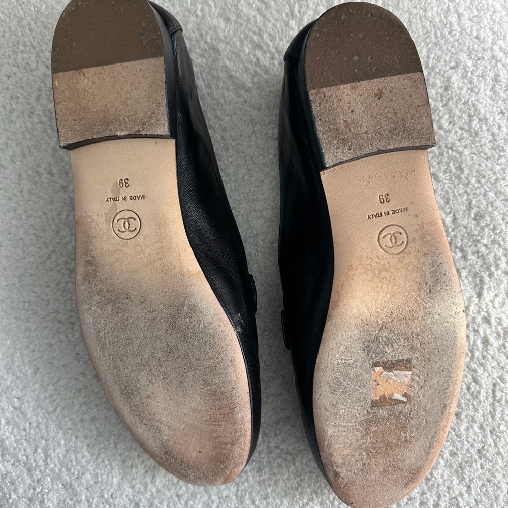 SOLD Chanel 2019 Moccasin Lambskin Flats/Loafers w/ Silver CC logo/ chain detail - Picture 13 of 13